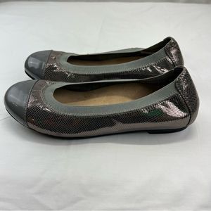 Vionic Allora Ballet Flats Silver Leather Gray Cap Toe Metallic Shoe Womens Sz 7